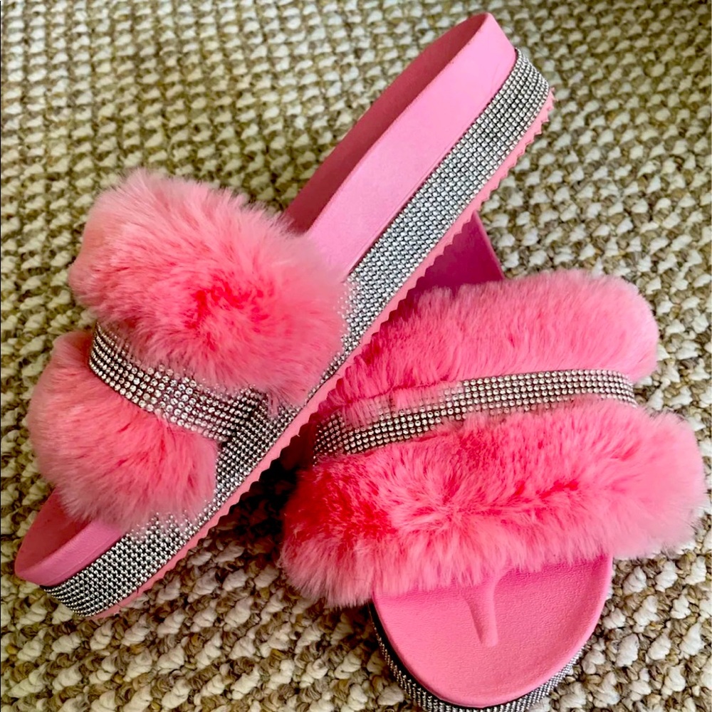 WOMENS brand new rhinestone and fur sandal size 9